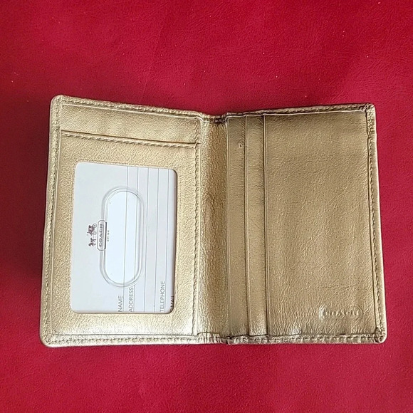 Coach - Picture 4 of 7